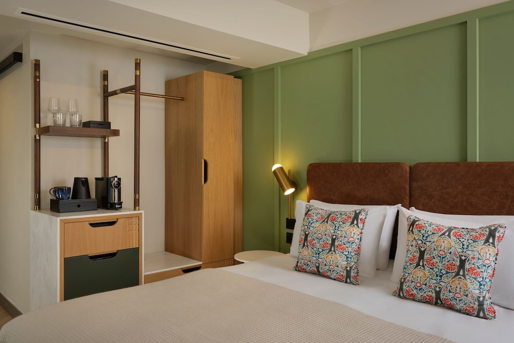 Deluxe Room, 1 Double Bed, City View - Photo 2