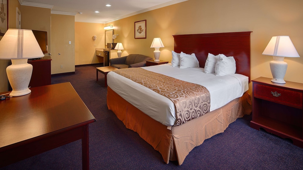 Standard Room, 1 Queen Bed, Non Smoking, Refrigerator & Microwave photo 1