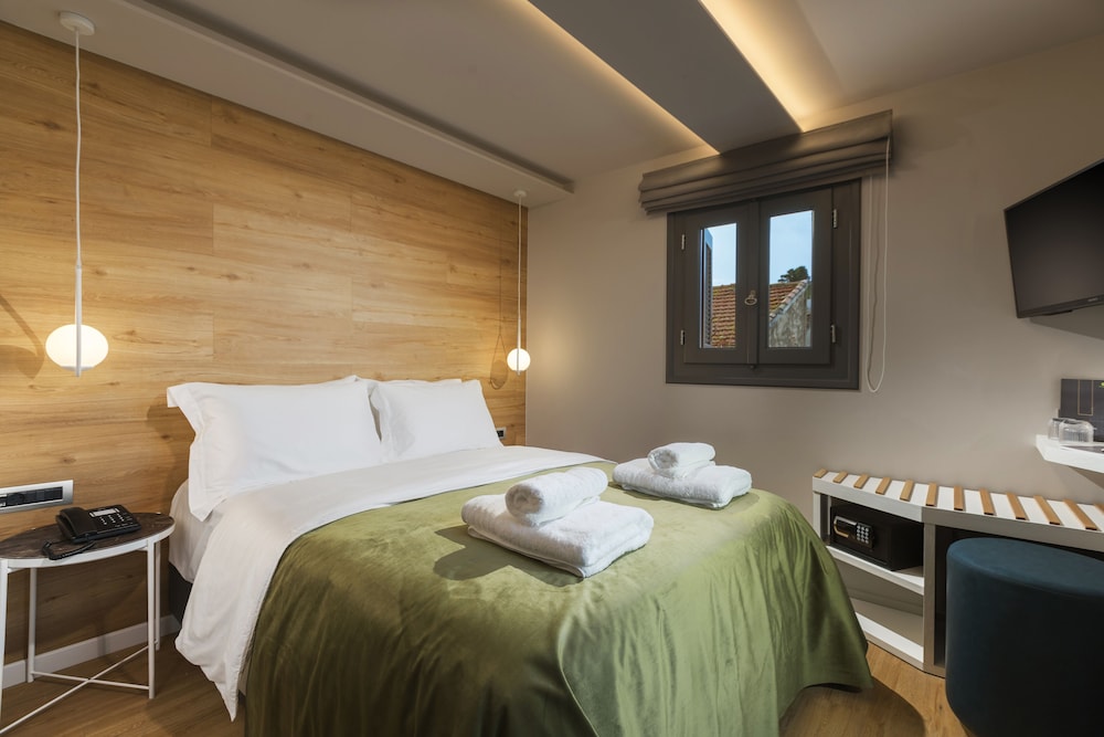 Double Room (With Palamidi View) - Photo 1