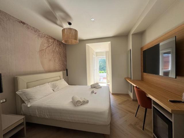Double Room with Lake View - Annex
