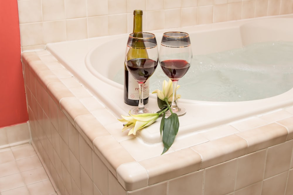 King Room With Jacuzzi - Photo 6