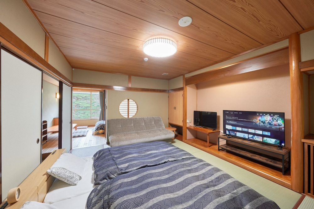 Deluxe Double Room, Non Smoking (with private open-air bath) photo 3