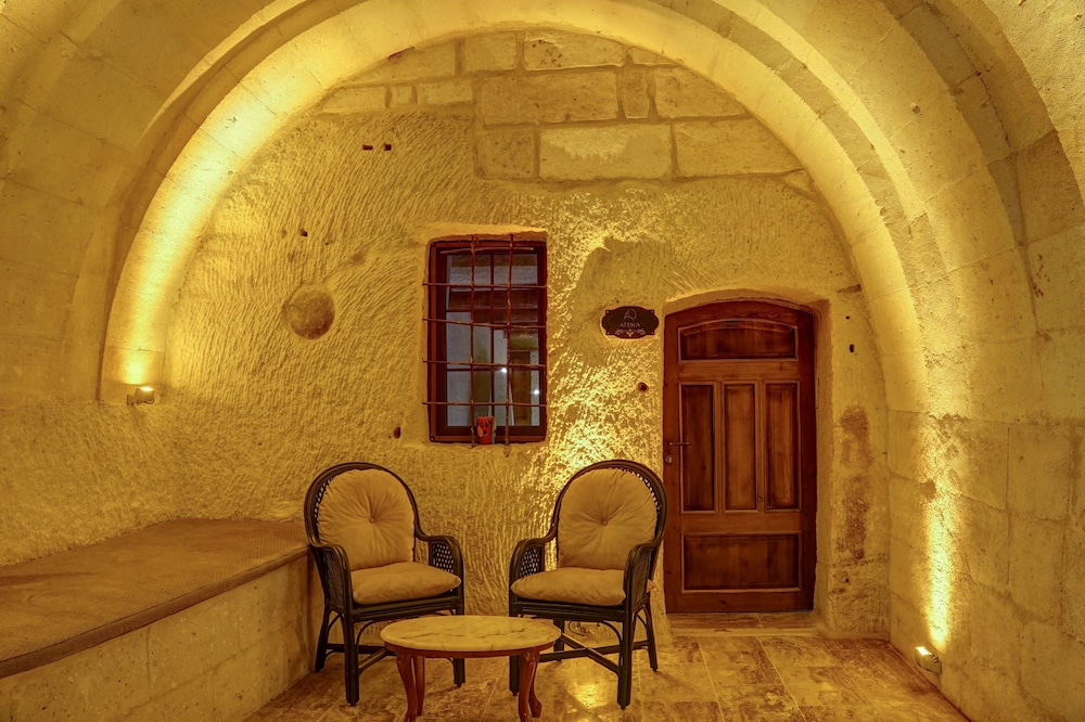 Comfort Room, Patio - Photo 11