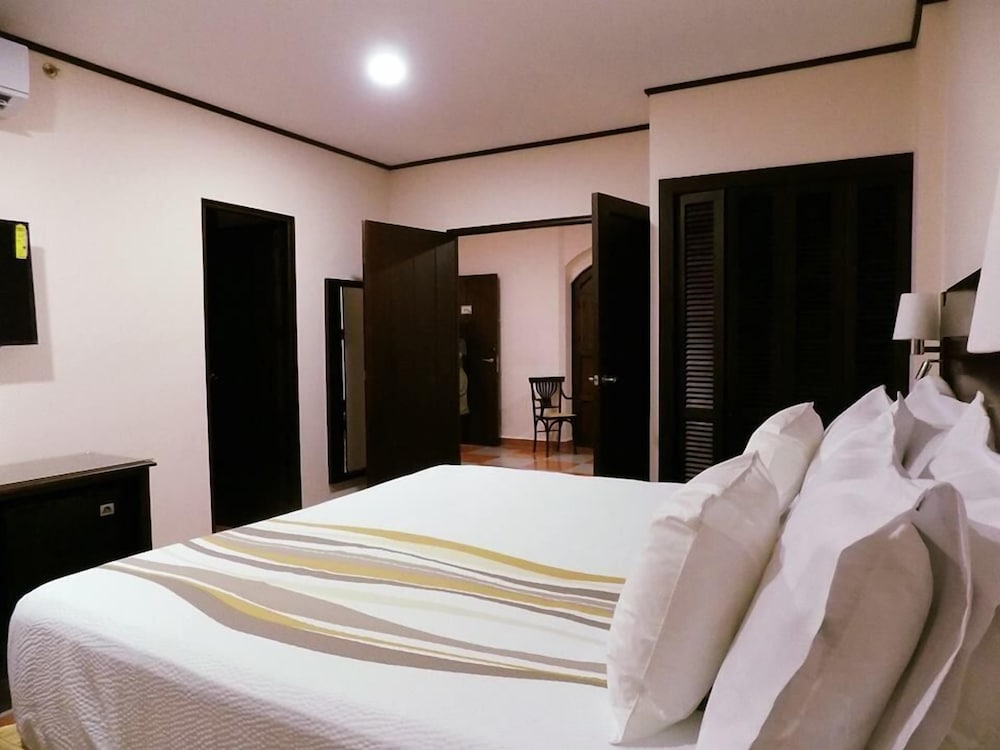 Deluxe Suite, 1 King Bed, Non Smoking (Catedral y Merced) photo 1