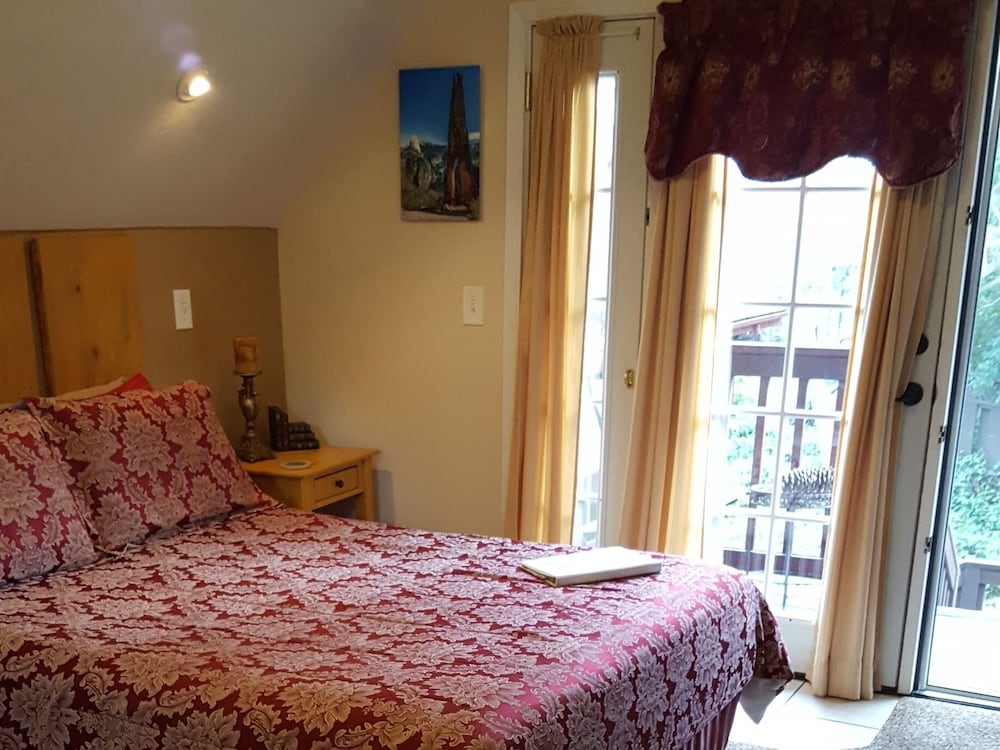 Romantic Double Room, Ensuite (Half Dome Room) photo 1