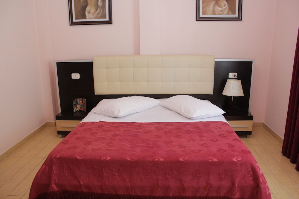 Economy Double Room photo 2