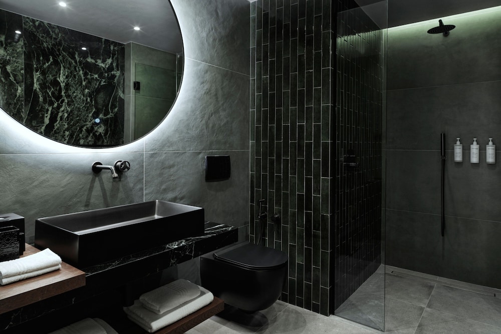 Executive Suite, 1 Bedroom, Balcony - Photo 16