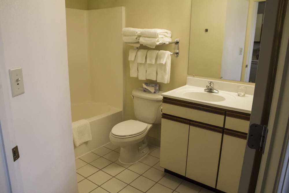 Suite, 1 Bedroom (1 Queen Bed) - Photo 2
