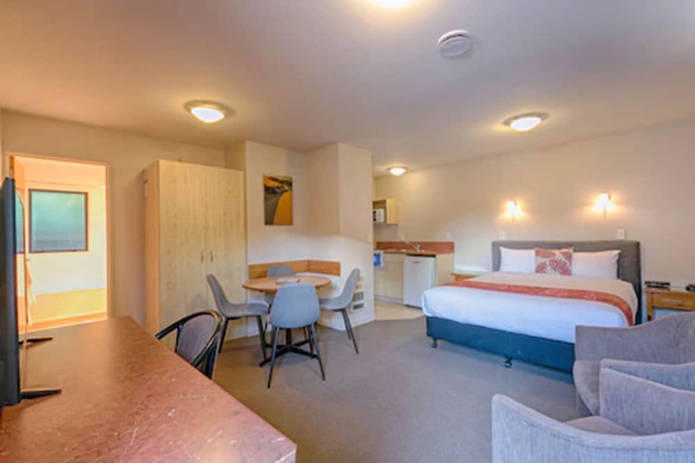 Family Room, 1 Bedroom photo 1