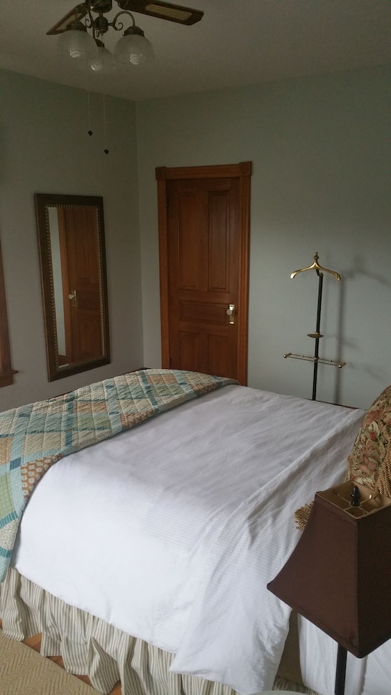 Executive Suite, 1 Queen Bed with Sofa bed (Sunset Suite) photo 3