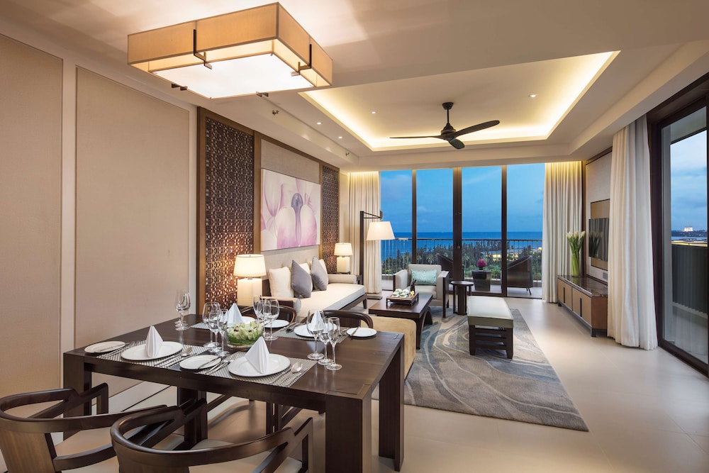 One Bedroom Deluxe Ocean View Suite