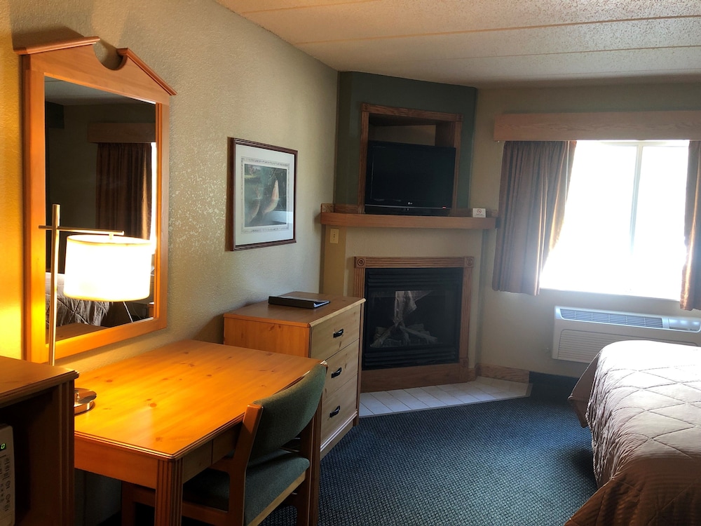 Suite, 1 King Bed, Accessible Shower, Non Smoking photo 3