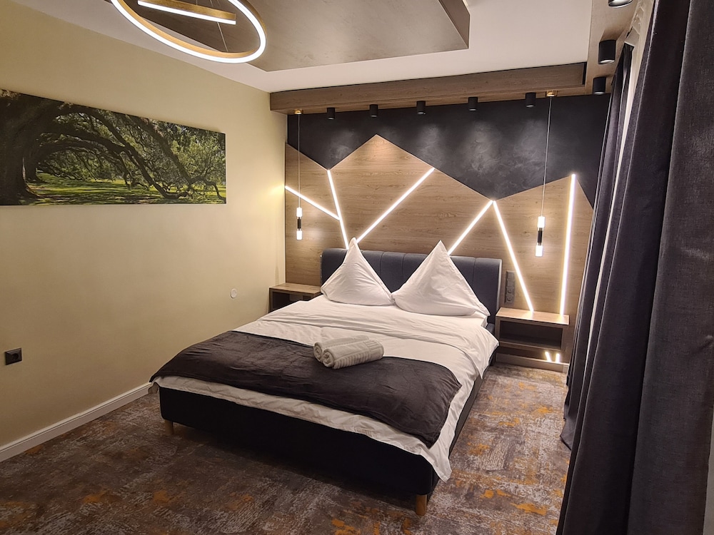 Deluxe Room - Photo 10