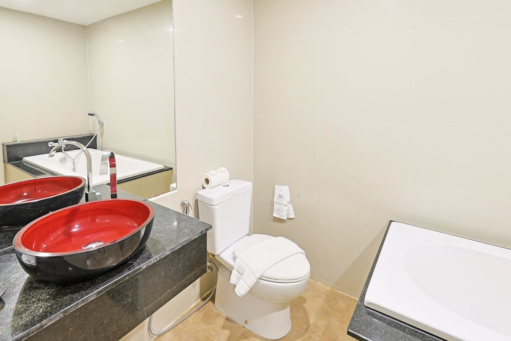 Deluxe Room, Bathtub - Photo 9