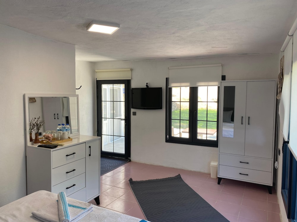 Twin Room, Garden View photo 2