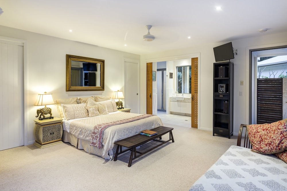 Luxury Studio, 1 Bedroom, Jetted Tub (Gold King Spa Bath Room) photo 2