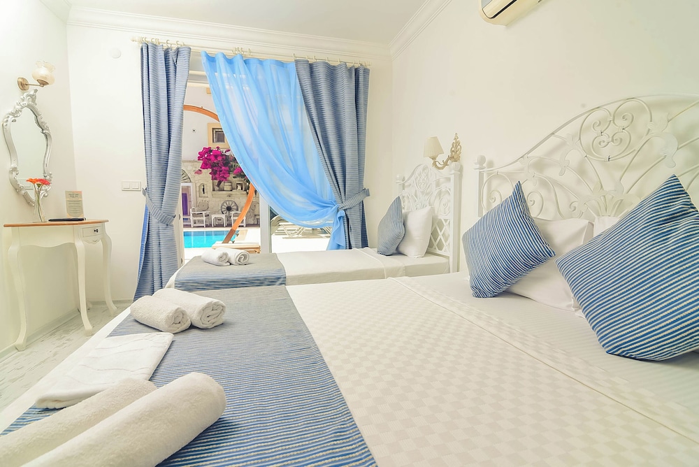 Comfort Triple Room, Pool View photo 2