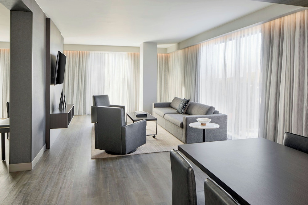 Suite, 1 King Bed