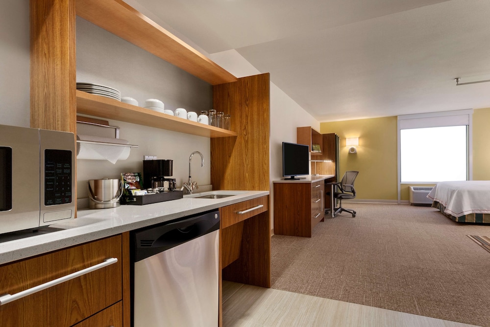 Studio, 1 Queen Bed, Accessible, Bathtub photo 1