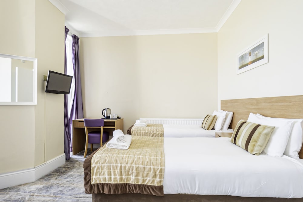 Classic Twin Room, Ensuite, Sea View photo 2