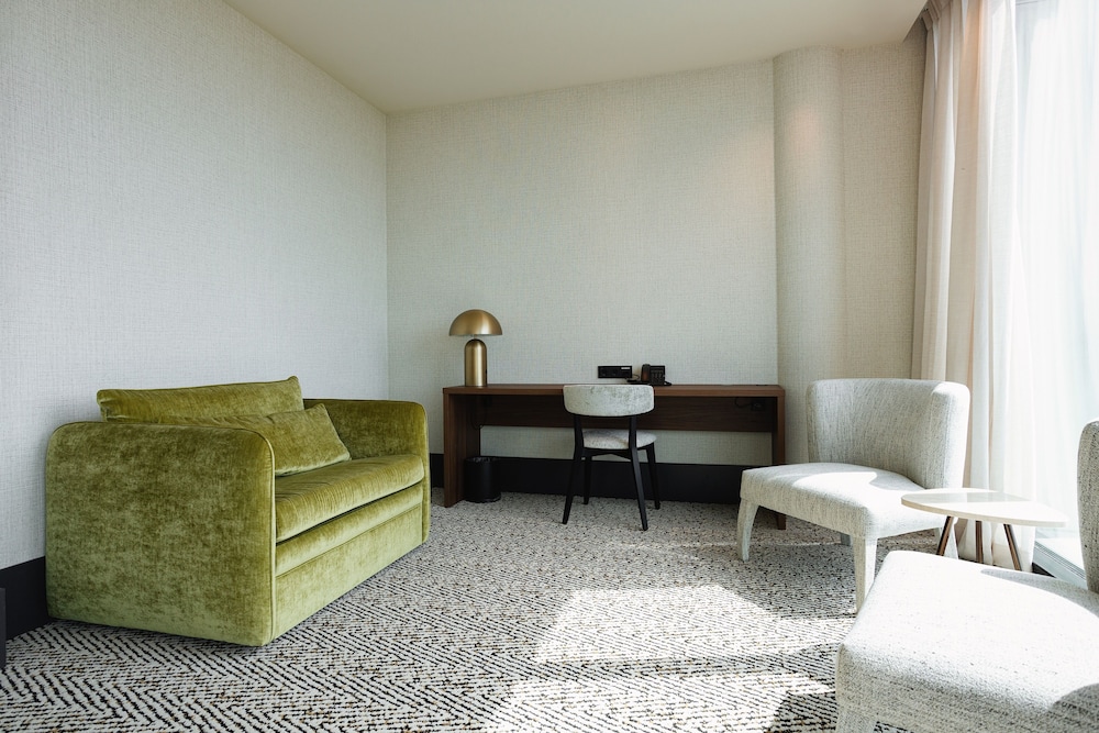 Deluxe Room - Photo 3