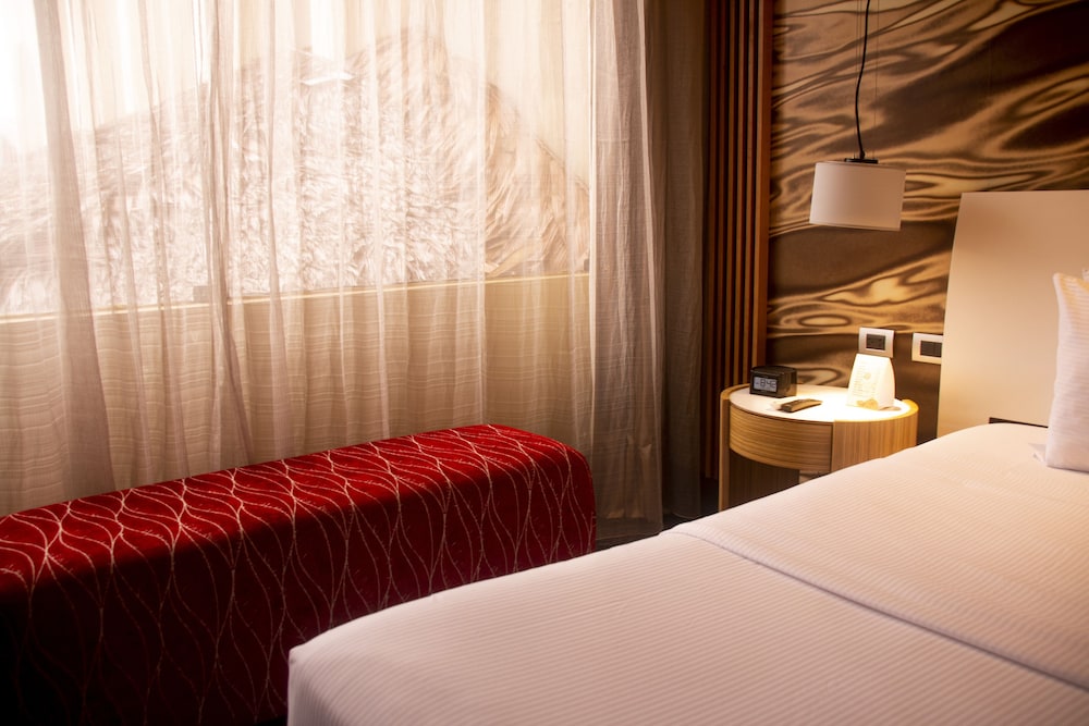 Suite, 1 King Bed - Photo 8