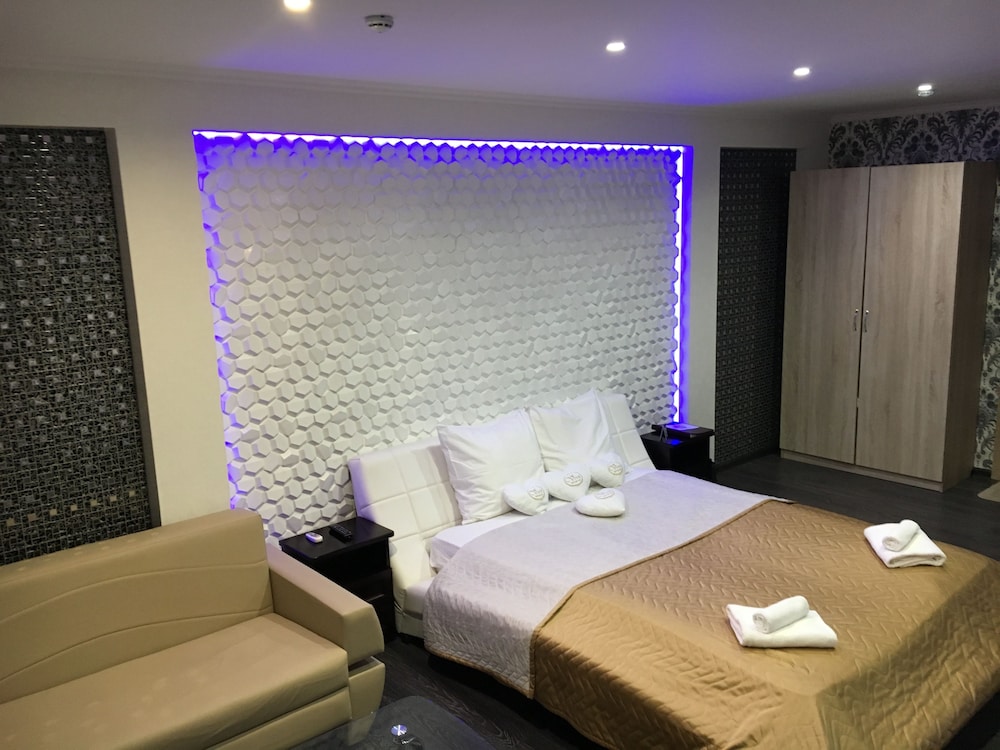 Deluxe Room, Hot Tub (Chivas)