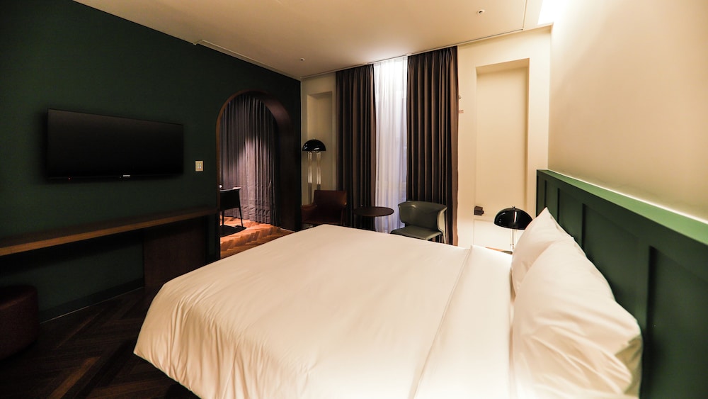 Premier Double Room - Photo 9