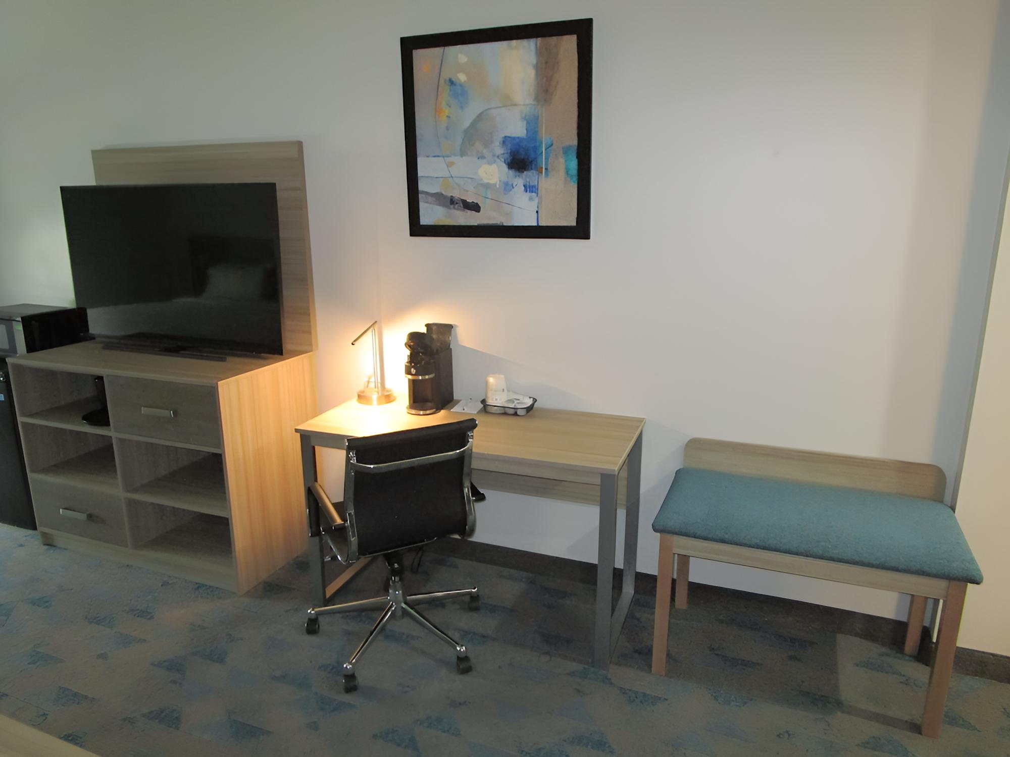 Suite, 1 King Bed, Non Smoking, Refrigerator & Microwave (Walk-in Shower;with Sofabed) - Photo 3