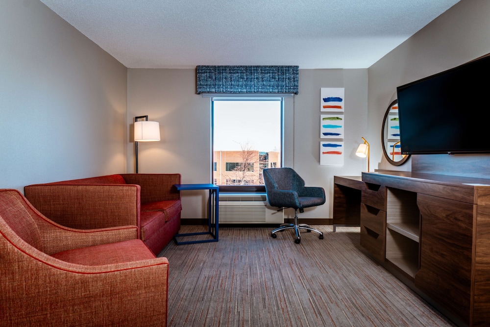 Suite, One King Bed, Non-Smoking - Photo 5