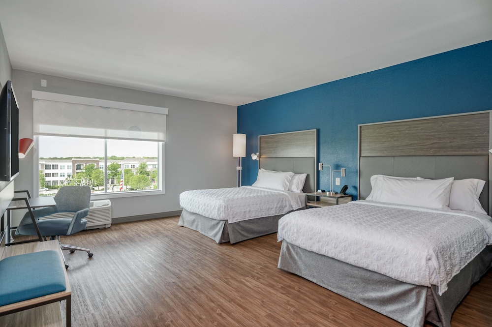 Room, 2 Queen Beds, Accessible, Bathtub - Photo 5