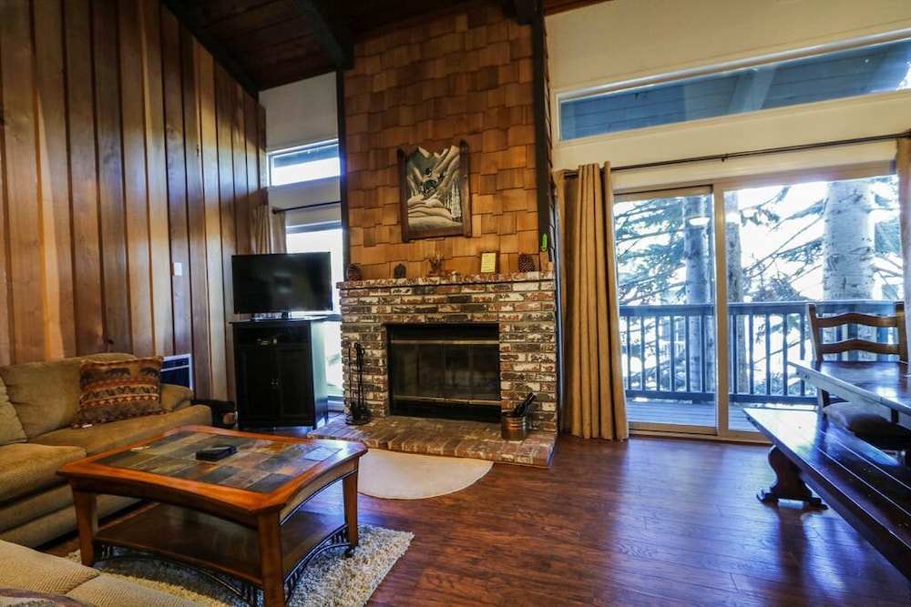 Condo, 2 Bedrooms
