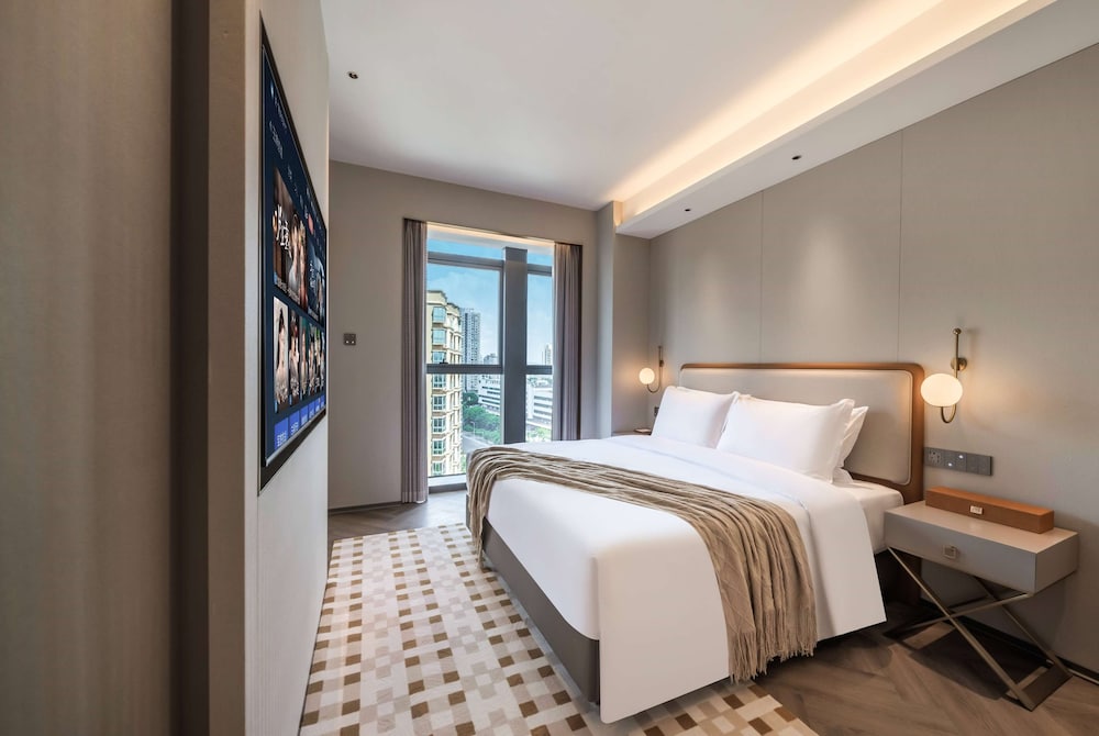 Room, 1 King Bed, Non Smoking (Elegant)