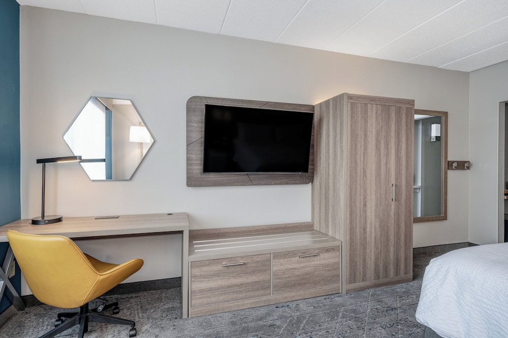 Room, 2 Queen Beds, Mobility Accessible (Communications, Accessible Tub) - Photo 1