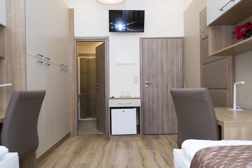 Deluxe Double Room Single Use, 2 Twin Beds, City View photo 2