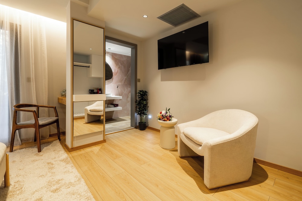 Superior Double Room, Balcony, Garden View