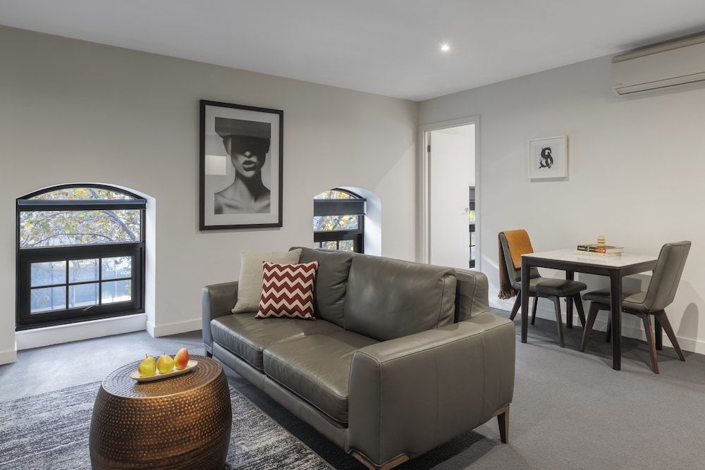 1 Bedroom Apartment - Unserviced photo 3