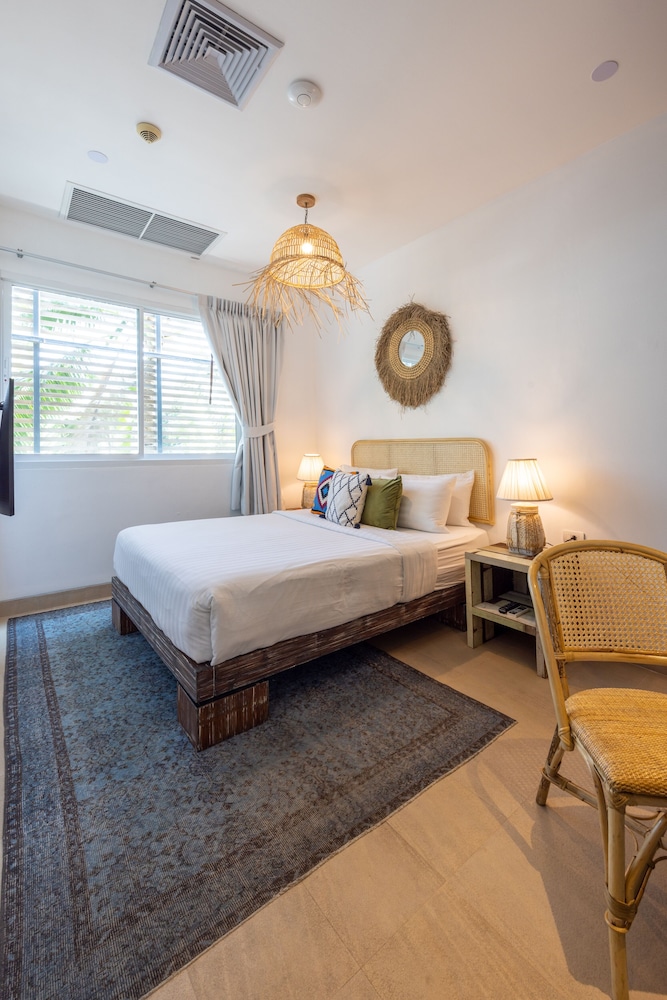 Deluxe Queen Room - Photo 1
