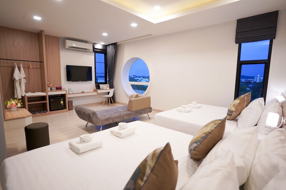 Premier Quadruple Room photo 3