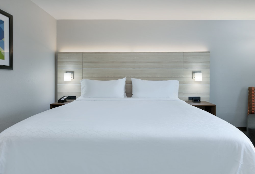 Standard Room, 1 King Bed - Photo 1