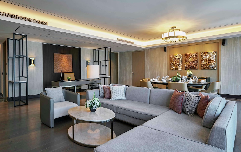 Suite (Governor)