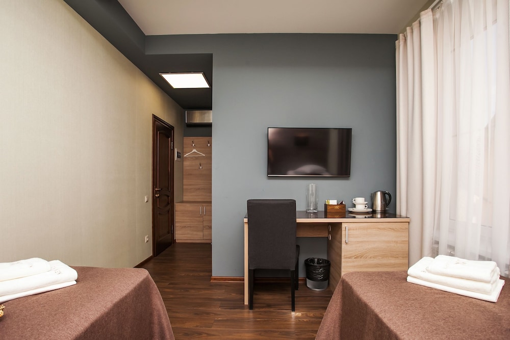 Economy Twin Room photo 2