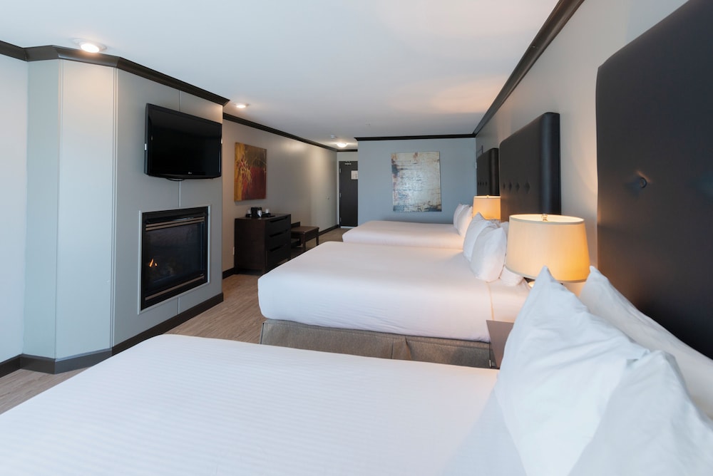 Premium Room, Multiple Beds, Fireplace