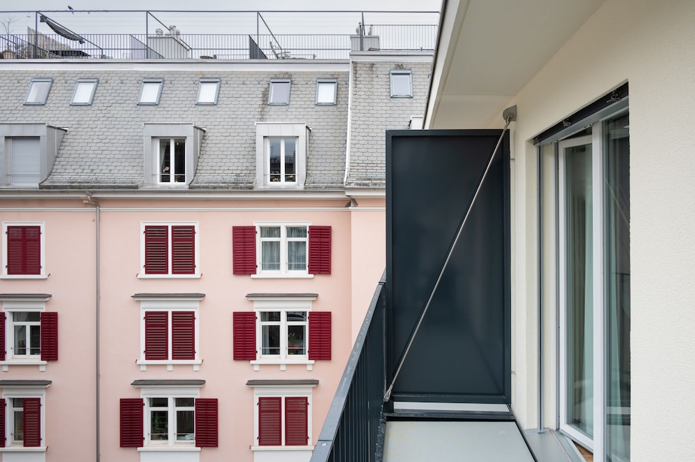 Medium Studio, Kitchen, Balcony thumbnail 6
