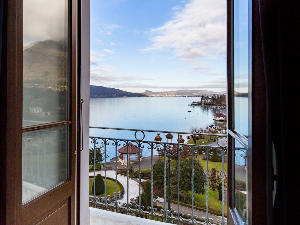 Double or Twin Room, Lake View photo 3