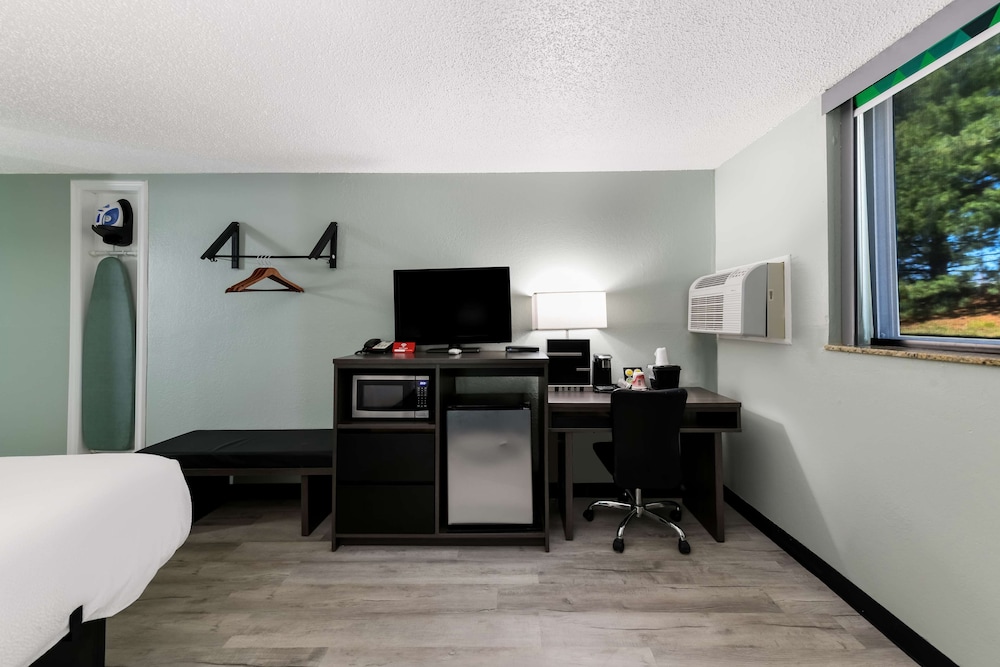 Suite, 1 Queen Bed, Non Smoking - Photo 10