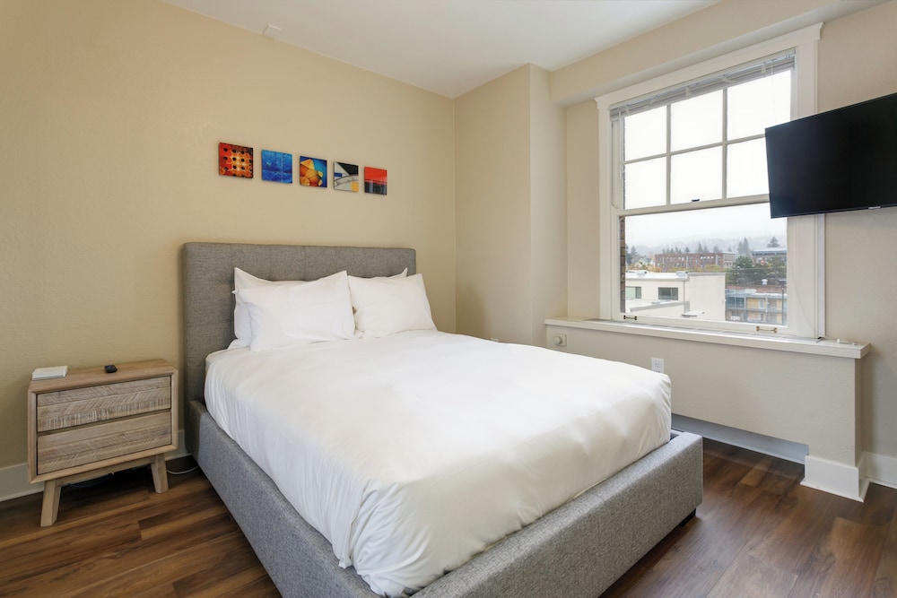 Suite (Historic City Scape) photo 3