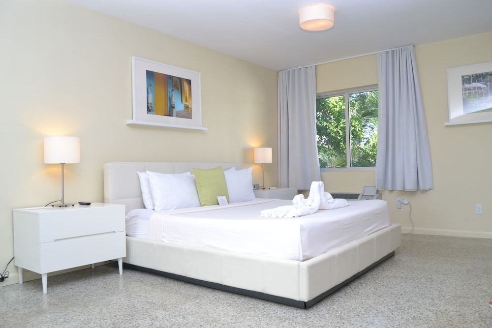 Suite, 2 Bedrooms (1 King and 2 Queen Beds) - Photo 5