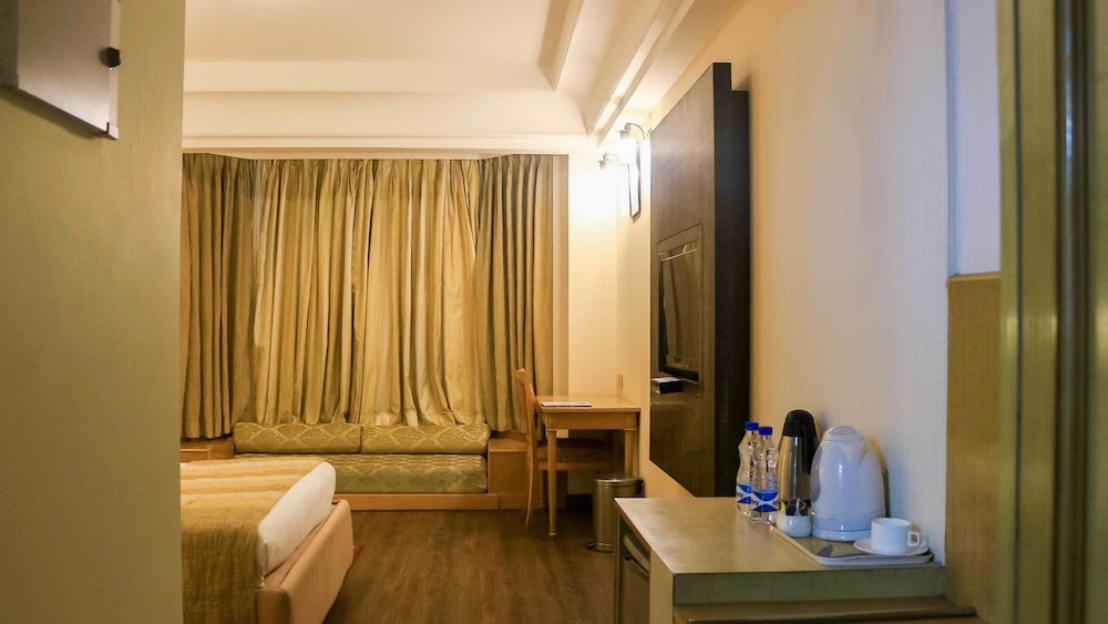 Deluxe Room - Photo 17