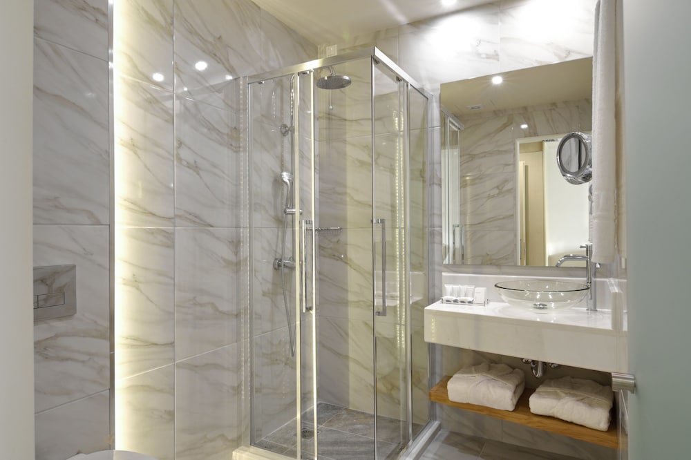 Superior Triple Room photo 2